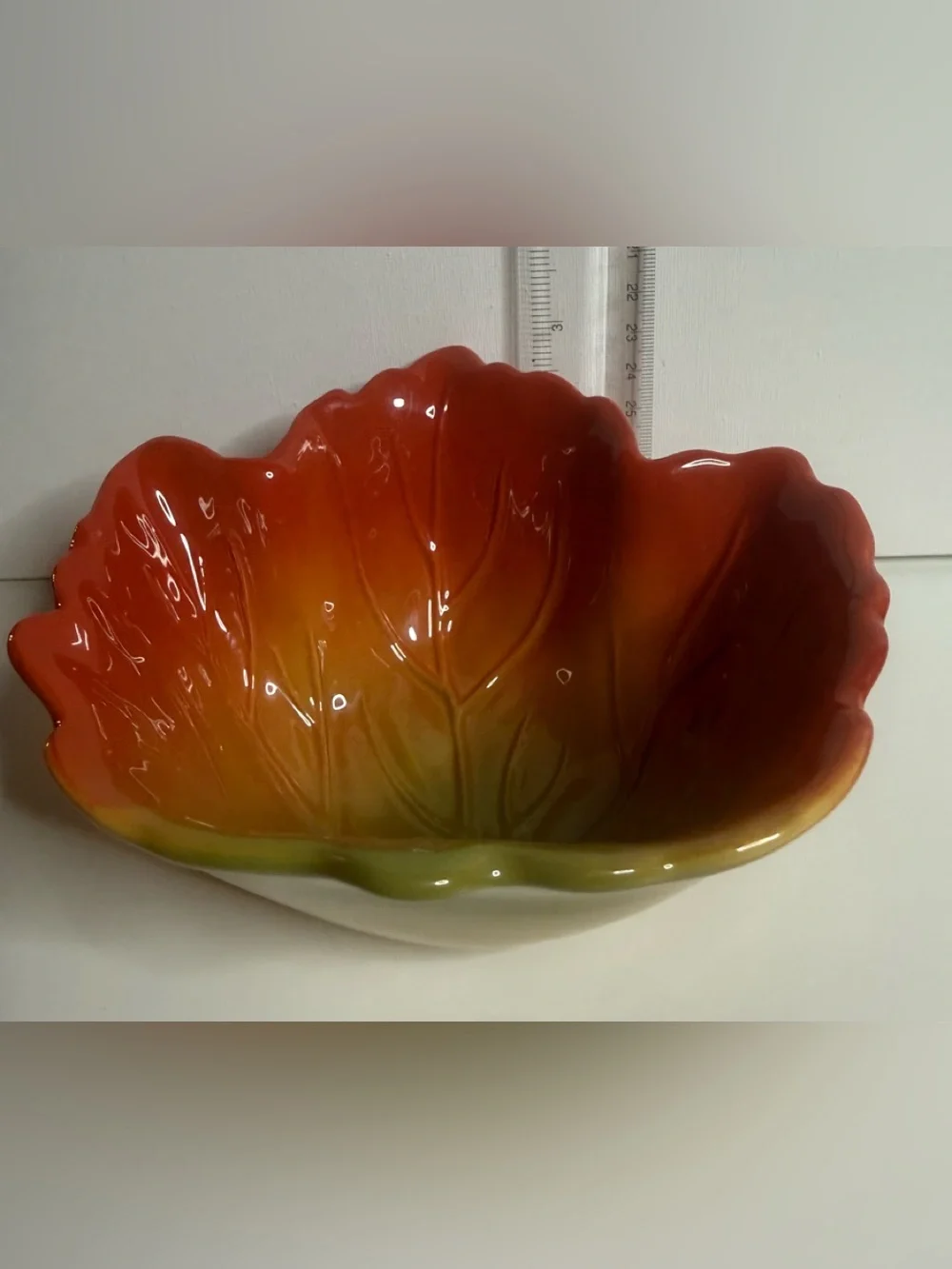 Heritage Collection Leaf-Form Ceramic Serving Set in Red and Green 2 pcs